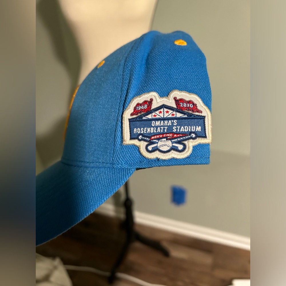 UCLA Hat - Picture 2 of 4